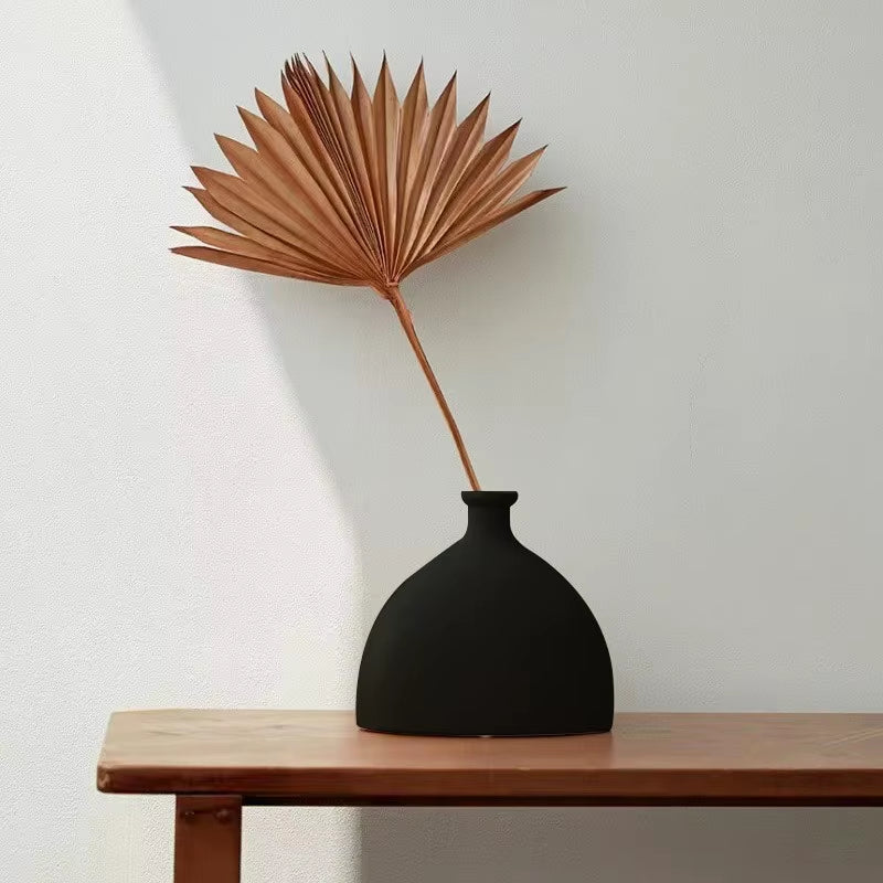 Nordic Ceramic Vase Black Simple Matte Black Porcelain Vase Handmade Art Living Room Model Room Vase Decoration Home Decor